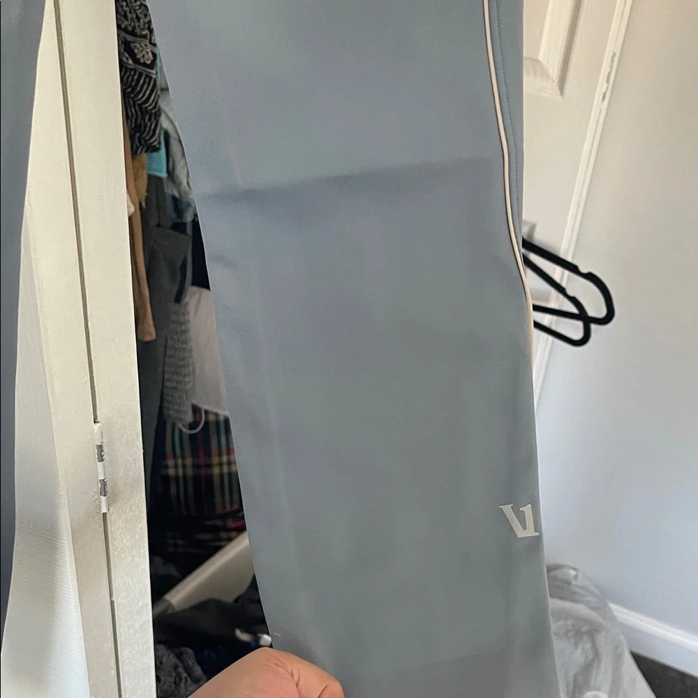 NWOT- Vuori Evolve Lunar Leggings